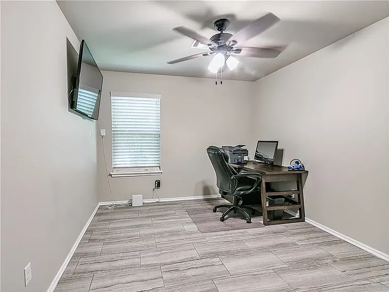 913 N Donald Way — Photo 4