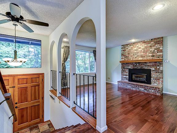 2nd image of 18109 NE 159th St