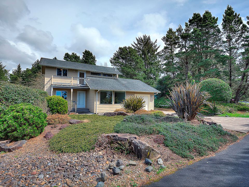 1st image of 921 NW Lanai Loop