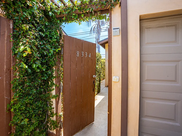 8330 Lilienthal Ave #8334 — Photo 2