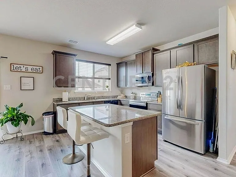 1637 Hinckley Ave — Photo 6