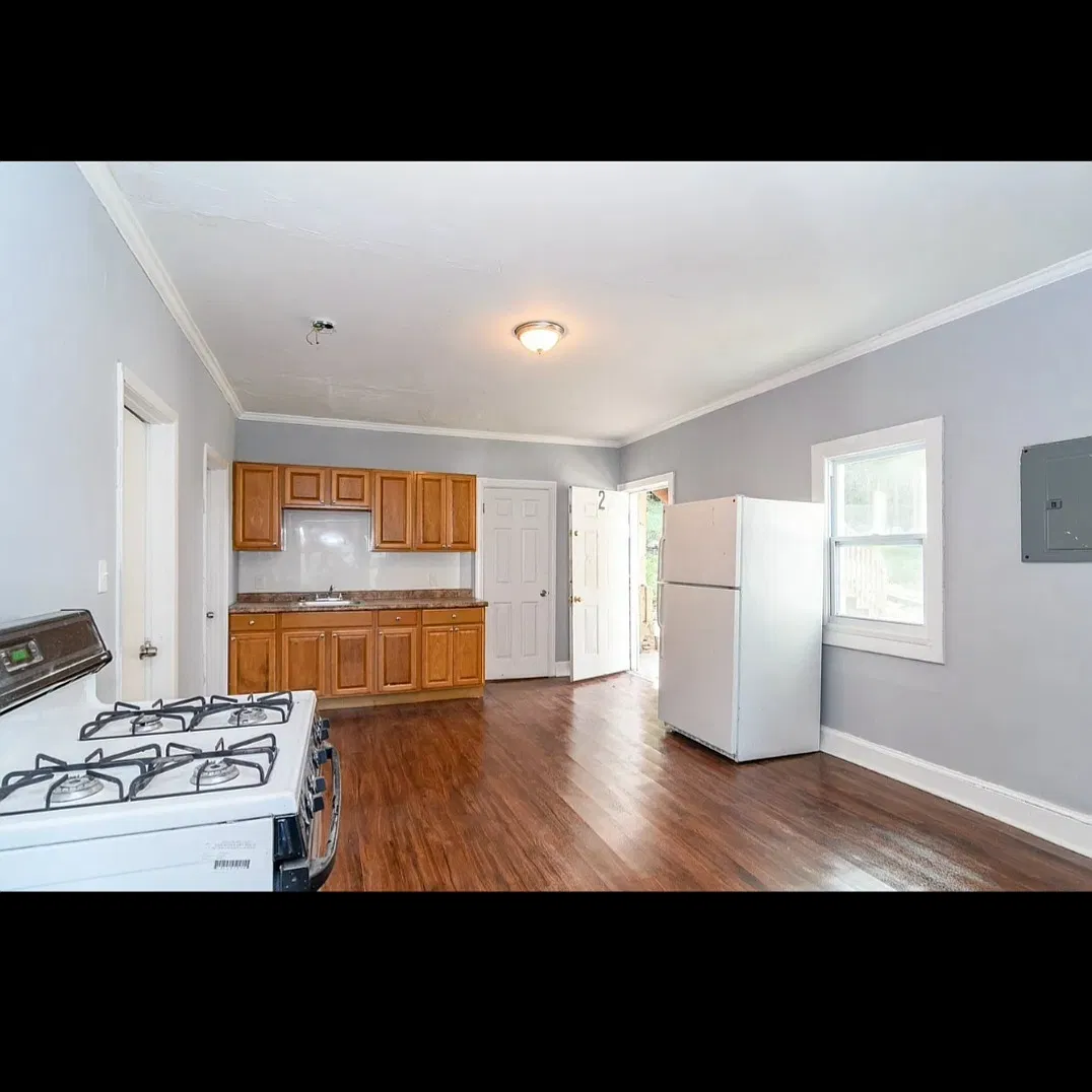 2 bed, 800 sqft, $2,000 — Photo 1