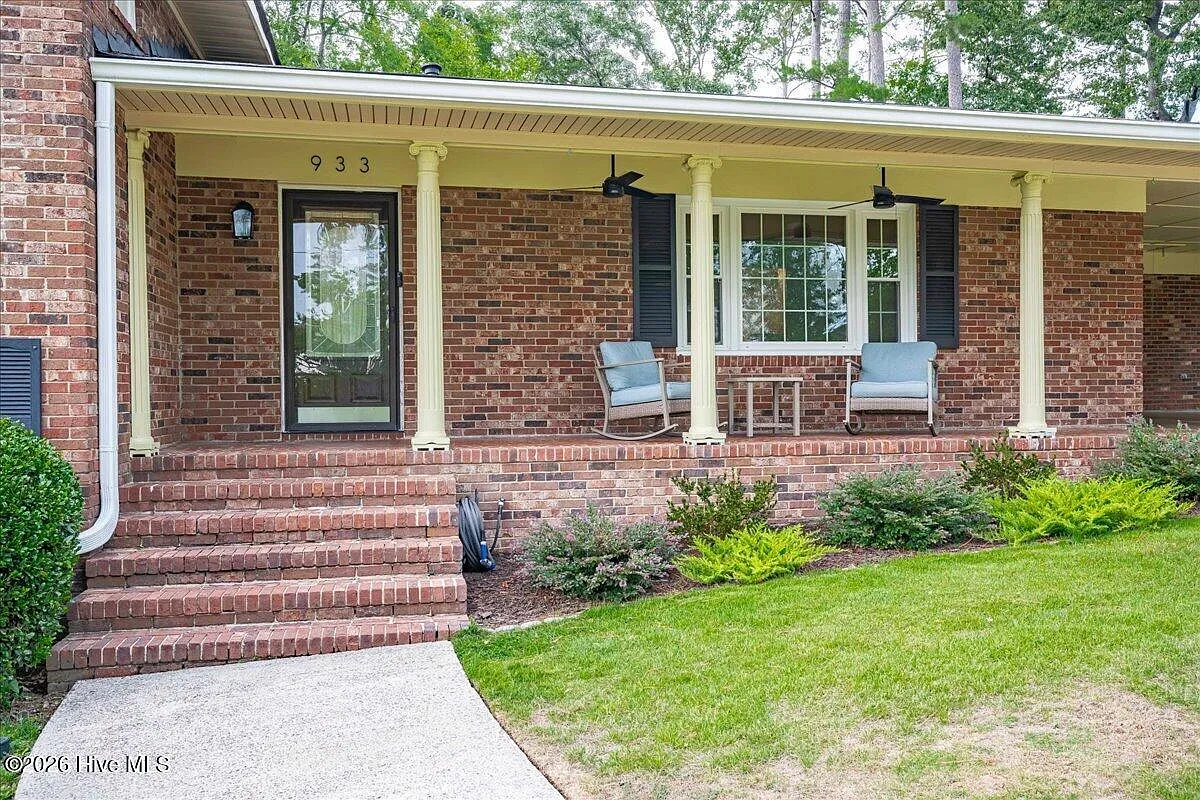 5 bed, 4.0 bath, 2669 sqft, $2,900 — Photo 2