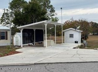 9325 Grizzly Bear Ln, Weeki Wachee, FL 34613