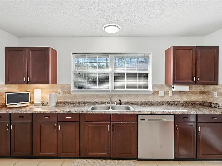 6 Reybury Ln — Photo 21