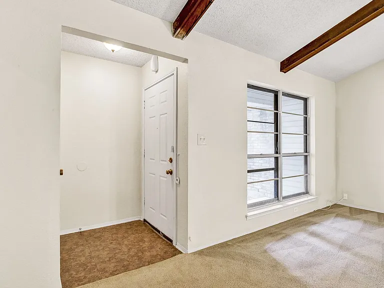 302 Gateway St — Photo 3