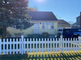 385 28th St, Copiague, NY 11726