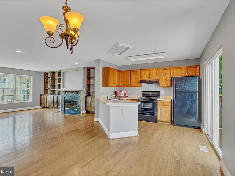 9456 Sea Breeze Ct — Photo 13