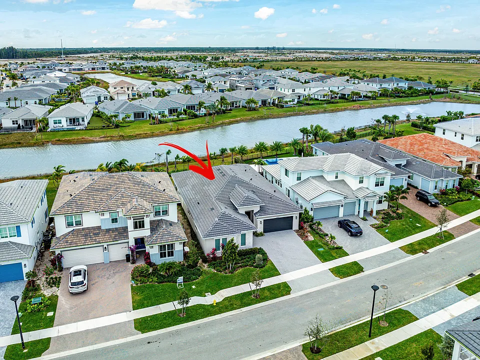 12272 Waterstone Cir