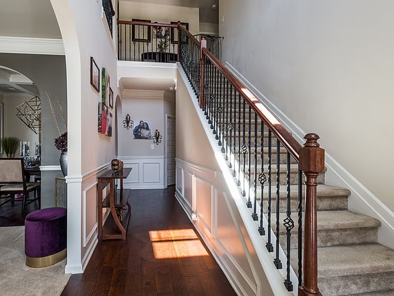 Foyer w Hardwood & Iron rail