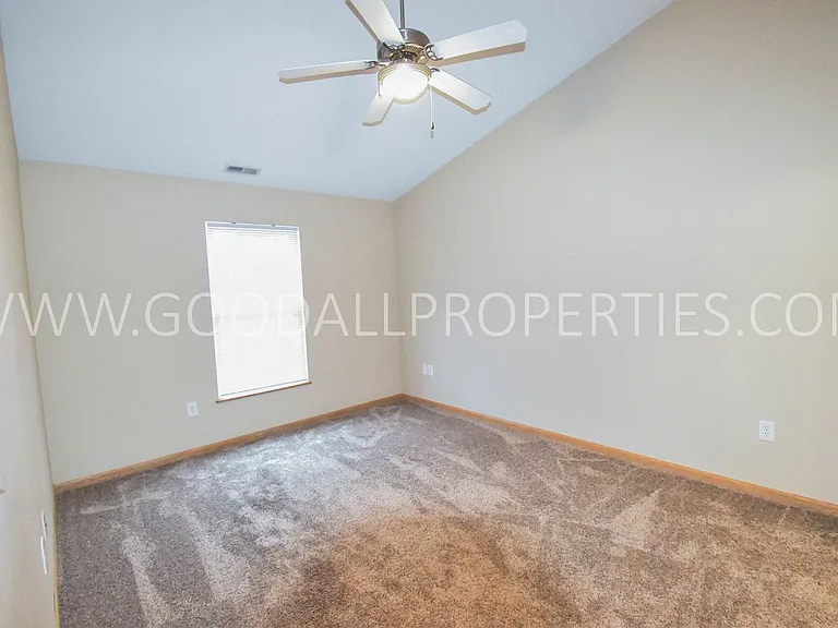 15404 Townsend Ave — Photo 16