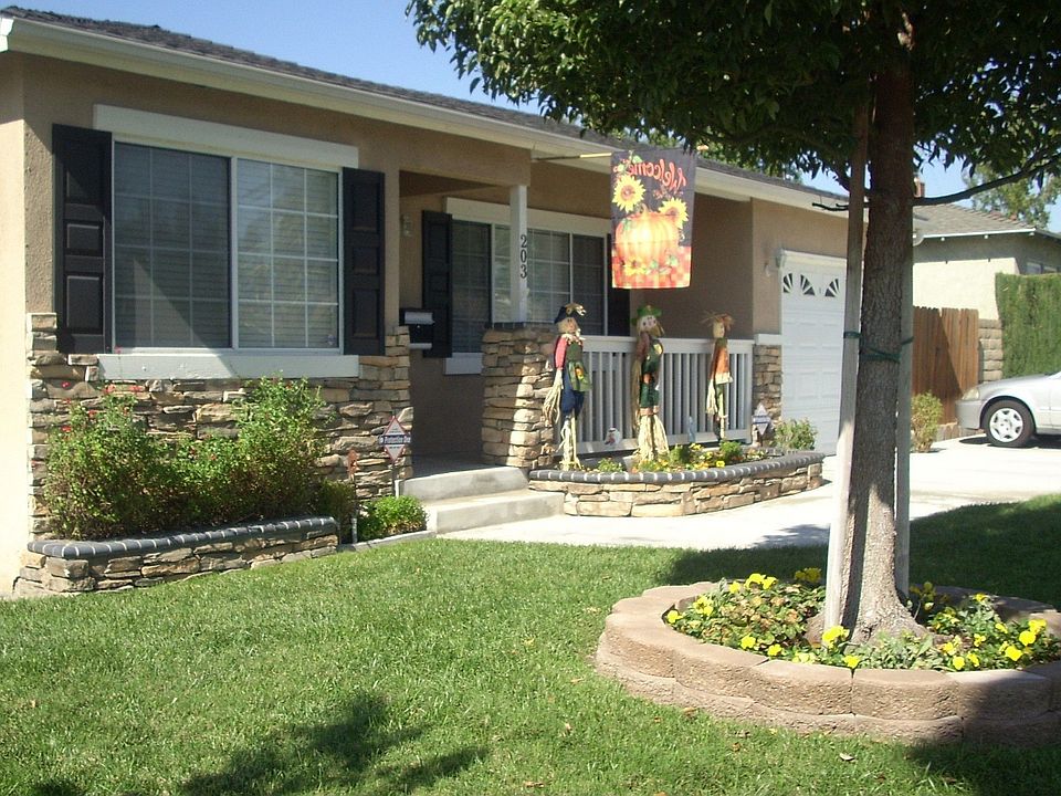 2nd image of 203 N Grove Ave