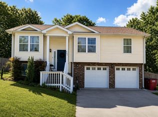 805 Leigh Ann Dr, Clarksville, TN 37042
