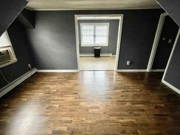 (undisclosed Address), Lindenhurst, NY 11757