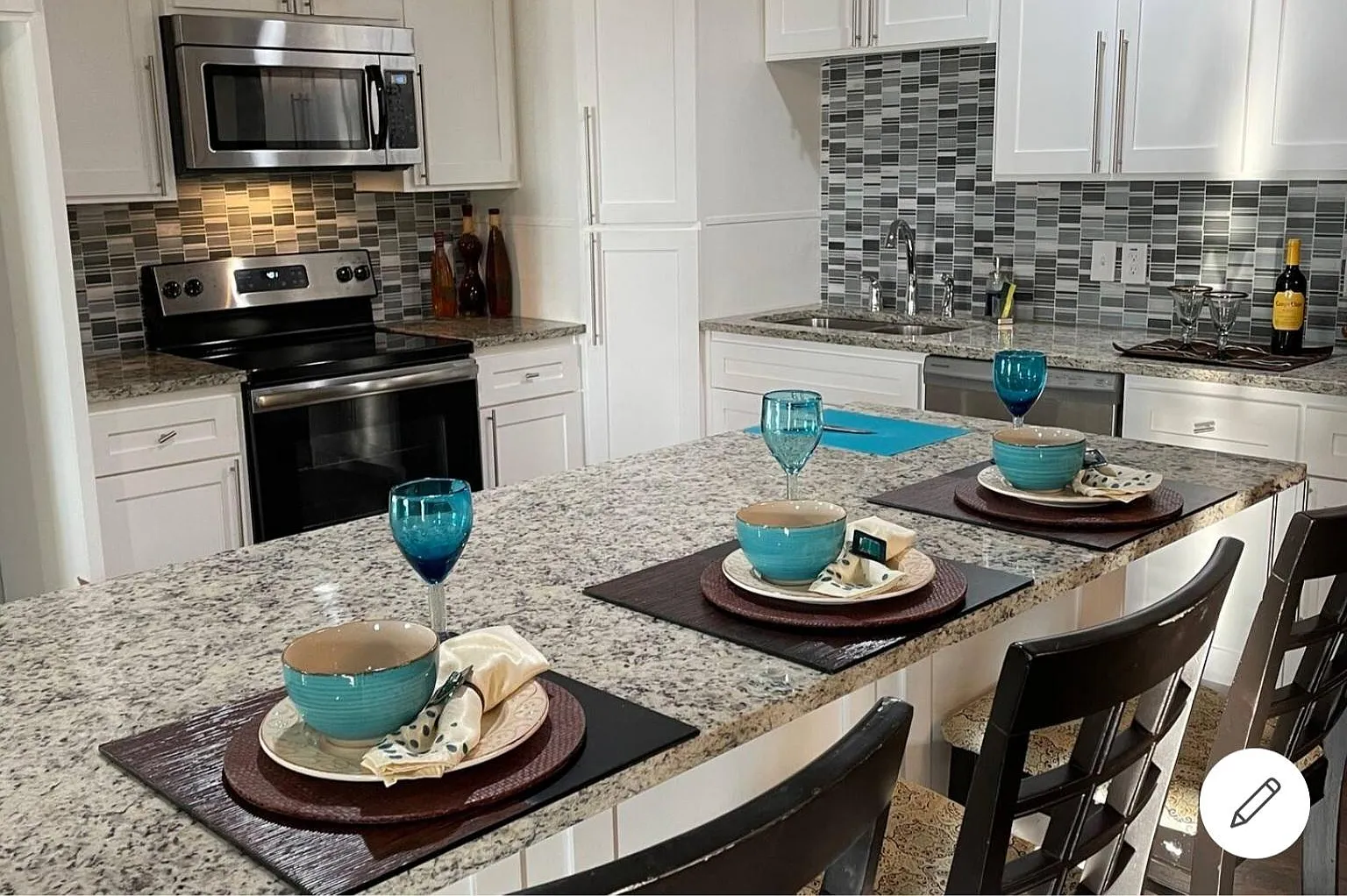 3 bed, 1750 sqft, $3,000 — Photo 2