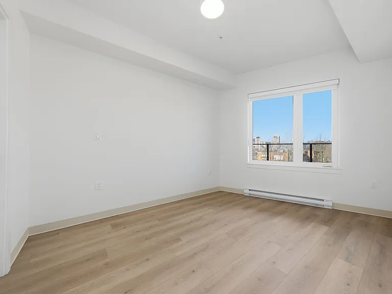 1529 Oxford St — Photo 98