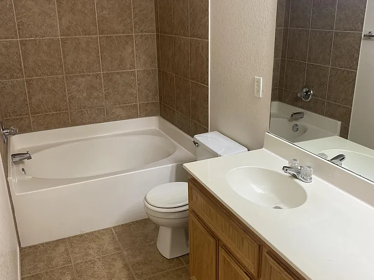 1104 Nicholas Cir #A — Photo 8