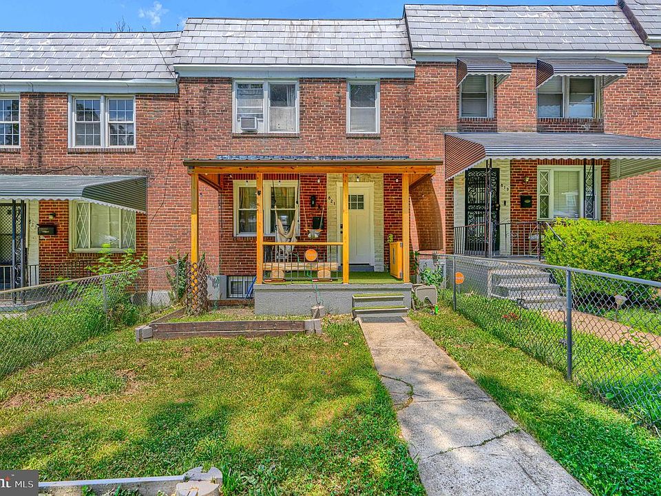 1st image of 821 Wicklow Rd