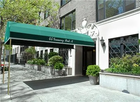 Sold by Warburg | media 27