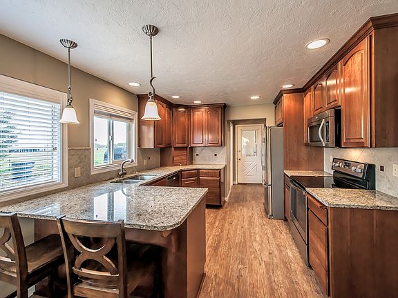 Beautifully updated kitchen!