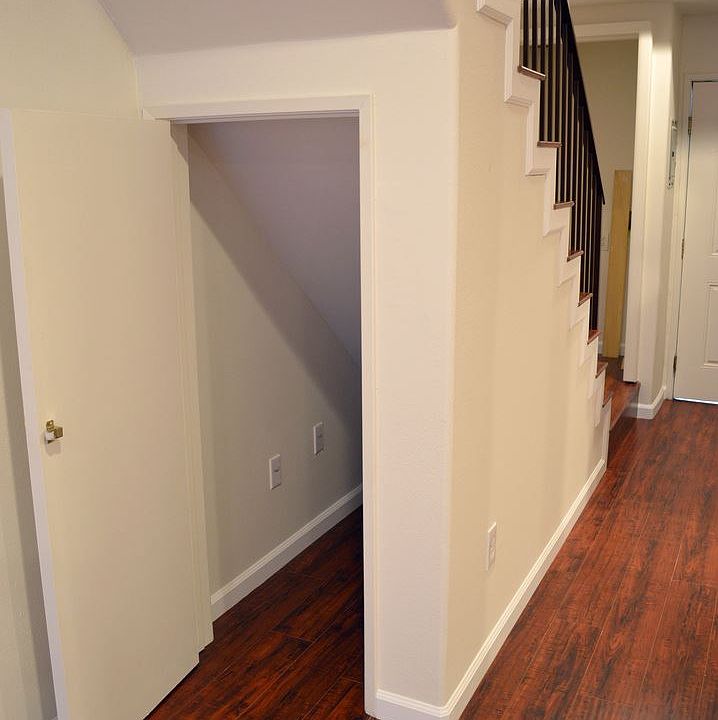 1st image of 5330 Satsuma Ave Unit 16