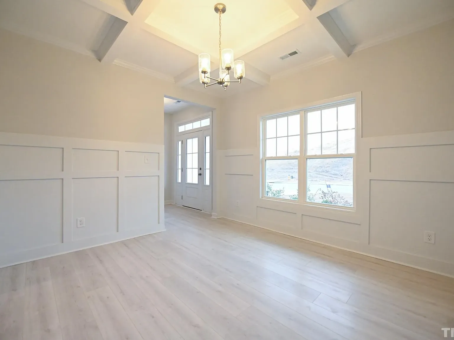 4 bed, 2.5 bath, 2240 sqft, $2,500 — Photo 3
