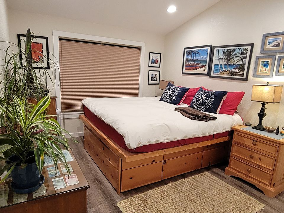 Bedroom king size bed with additional storage
