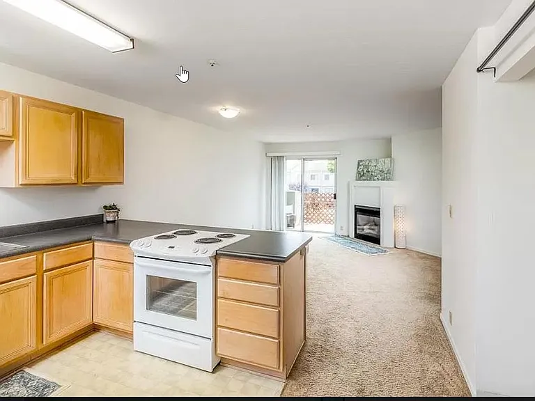 308 River St #B18 — Photo 3