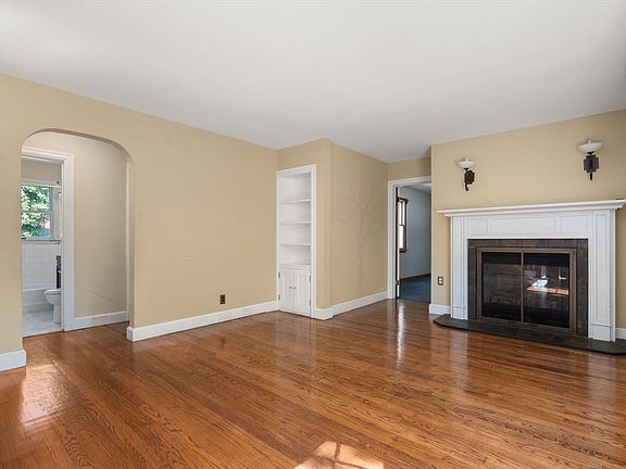 3rd image of 18 Lake St