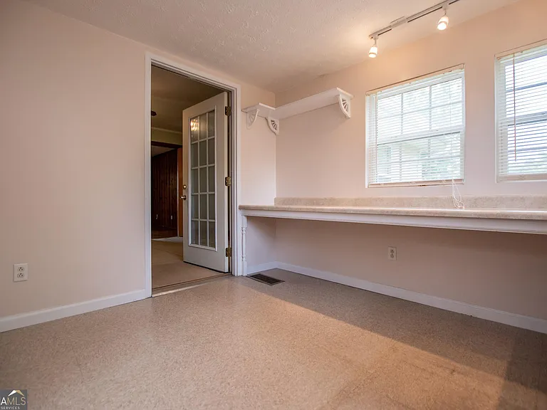 126 N Johnson St — Photo 8