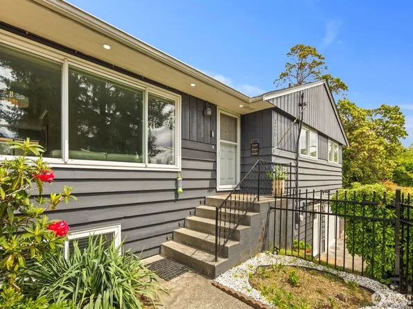 826 S 200th Street, Des Moines, WA 98198