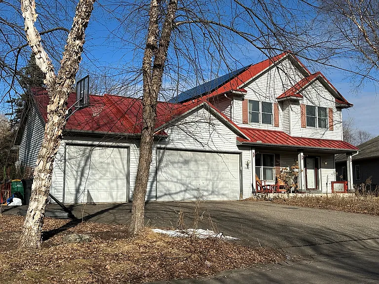 1128 Creekside Cir — Photo 1