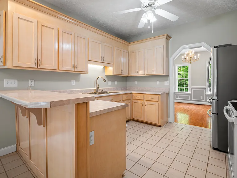 619 Greyshire Dr — Photo 15