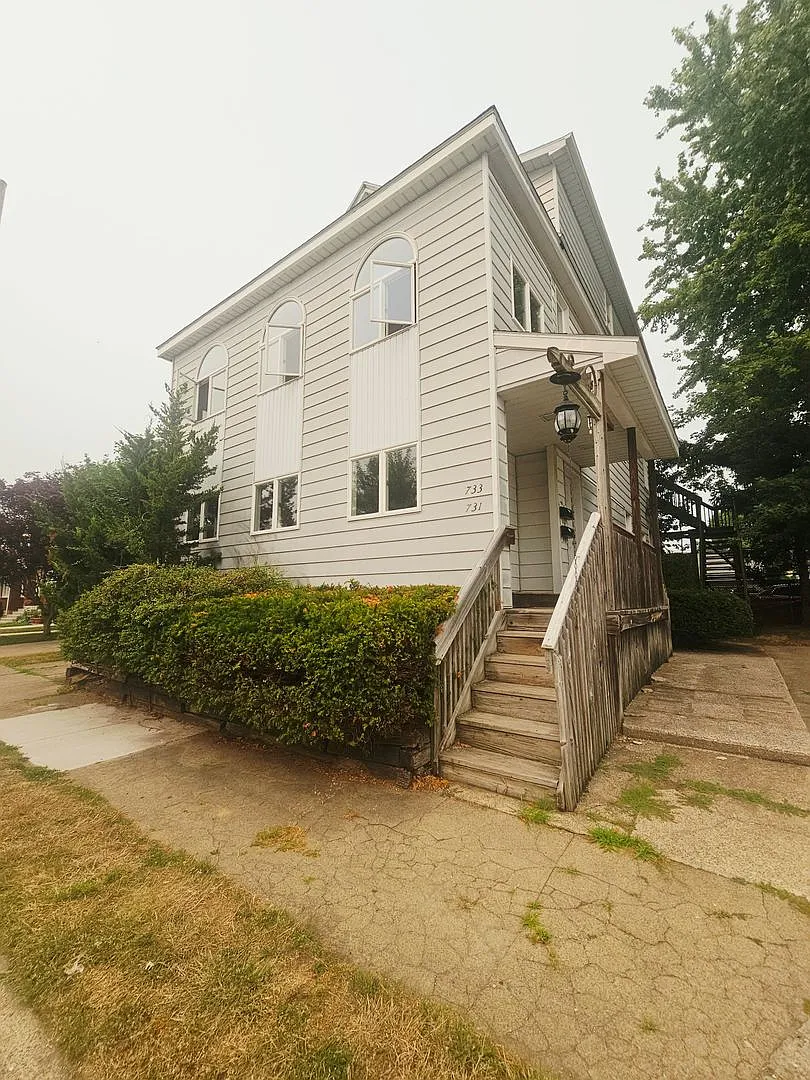 731-733 Lincoln Ave. — Photo 1