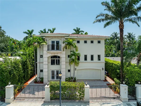 3061 N Bay Rd, Miami Beach, FL 33140