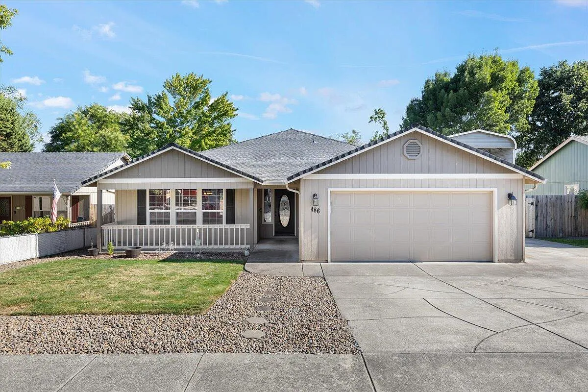 486 Westminster Dr photo 1