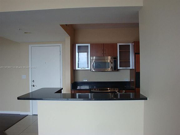 5th image of 18800 NE 29th Ave APT 1023