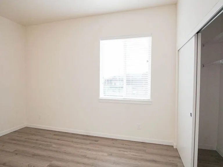 6015 S Virginia Ave #301 — Photo 11