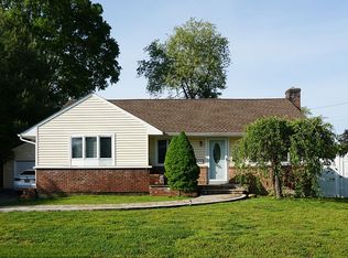 28 Cheshire Ave, Syosset, NY 11791