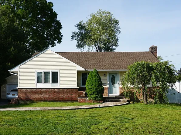 28 Cheshire Ave, Syosset, NY 11791