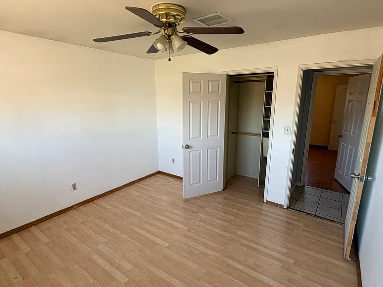1208 W Laird St — Photo 13