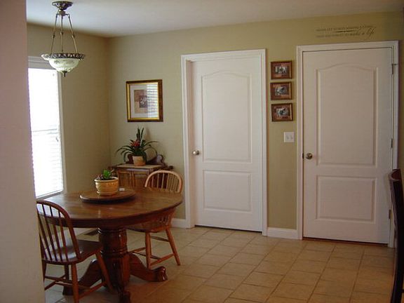 5th image of 299 Zoe Dr