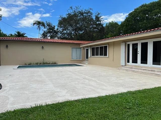 1431 Sarria Ave — Photo 8