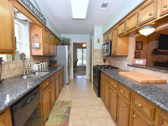 4th image of 1203 Park Royale Cir