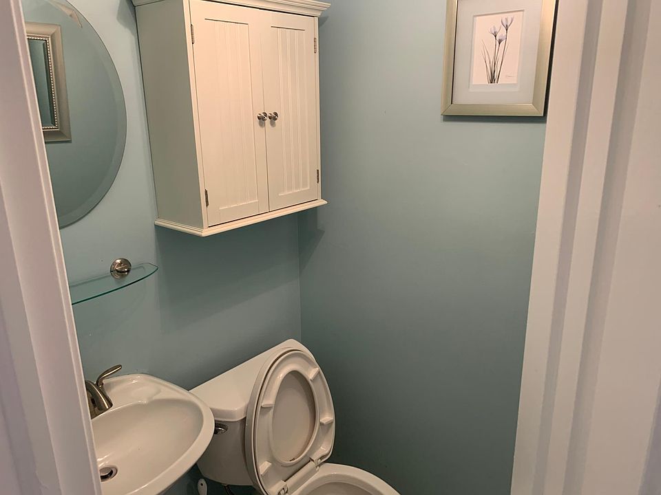 1st image of 70 Crafton Ave #1
