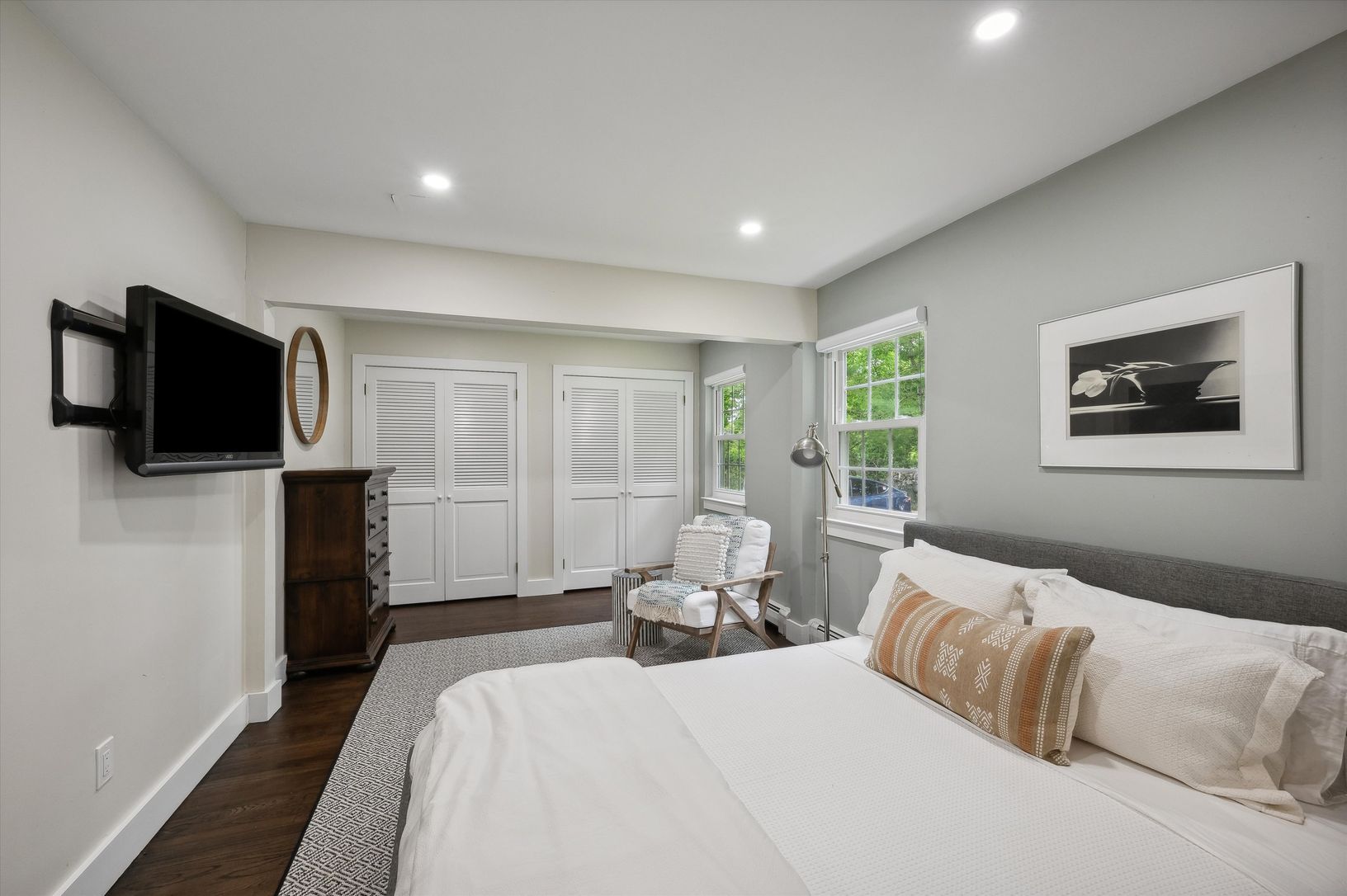  Second Bedroom w Queen Bed
