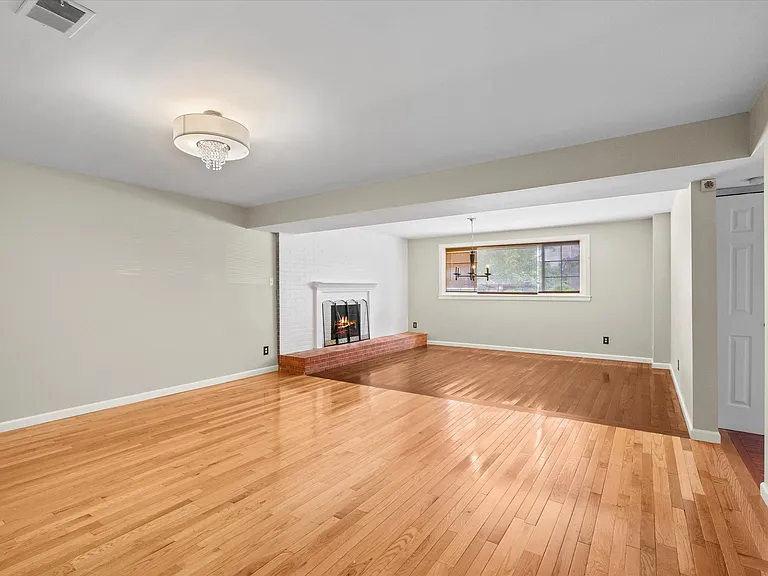 15100 Carlbern Dr — Photo 17