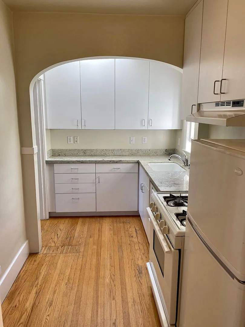 2688-2690 Filbert St #3A photo 1