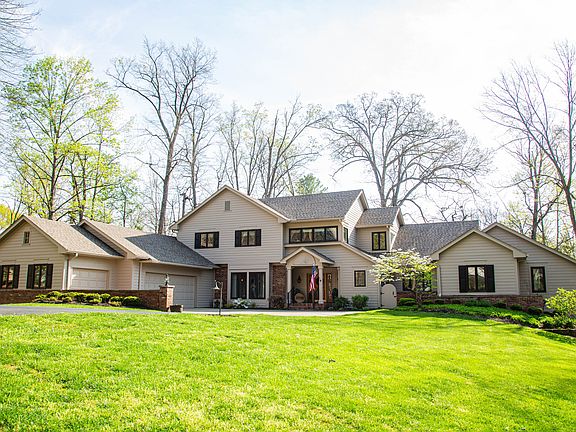 3rd image of 3609 N Devon Dr