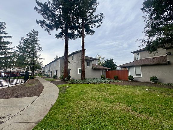 2nd image of 1970 Grande Circle #9